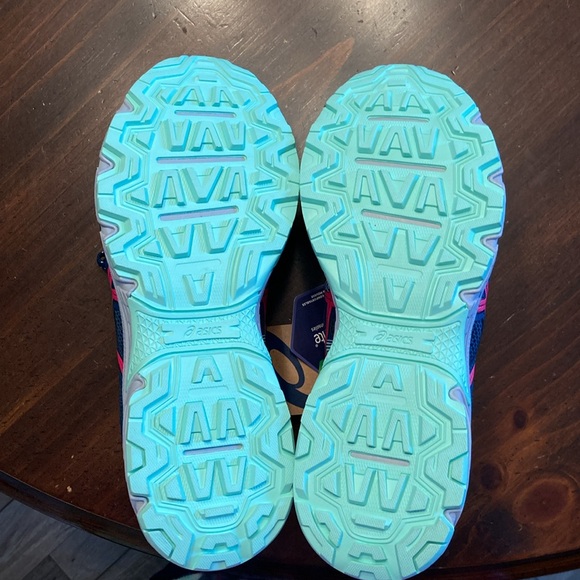 ASCIC TENNIS SHOES - Picture 5 of 7